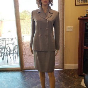 Suiting, Lary Levine petite suit size 4  Gray
